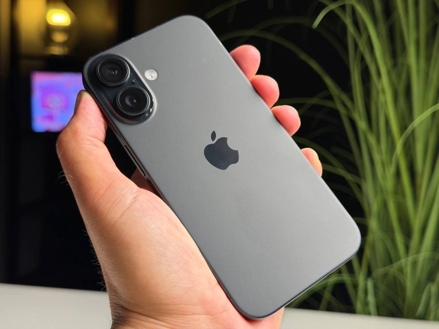 ВЖИВАНИЙ Б/У Apple iPhone 16 128GB Black (MYE73) - Стан: гарний (мінялось скло дисплею) | Акумулятор: 100% | Комплектація: iPhone, кабель | Гарантія: 3 міс.