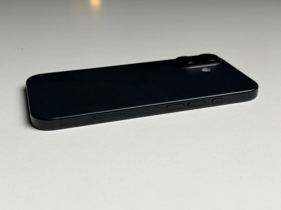 ВЖИВАНИЙ Б/У Apple iPhone 16 128GB Black (MYE73) - Стан: гарний (мінялось скло дисплею) | Акумулятор: 100% | Комплектація: iPhone, кабель | Гарантія: 3 міс.