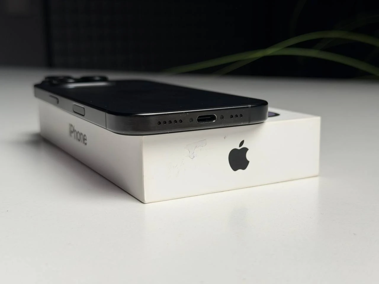 ВЖИВАНИЙ Б/У Apple iPhone 16 Pro 128GB Black Titanium (MYND3) - Стан: гарний | Акумулятор: 89% | Комплектація: повний | Гарантія: 3 міс.