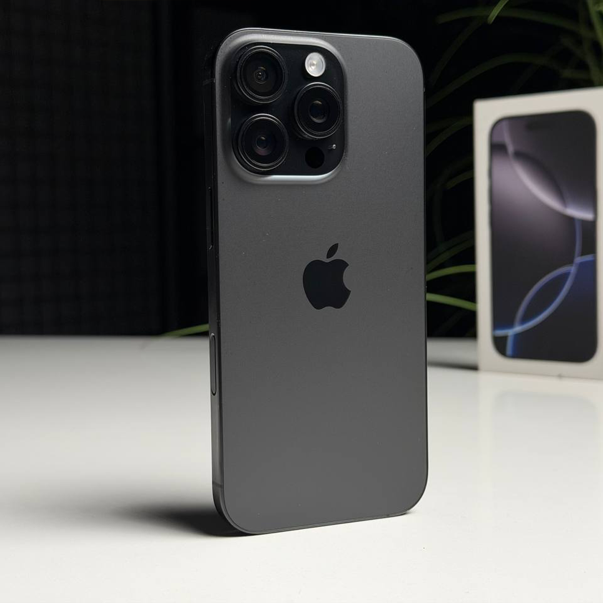 ВЖИВАНИЙ Б/У Apple iPhone 16 Pro 128GB Black Titanium (MYND3) - Стан: гарний | Акумулятор: 89% | Комплектація: повний | Гарантія: 3 міс.