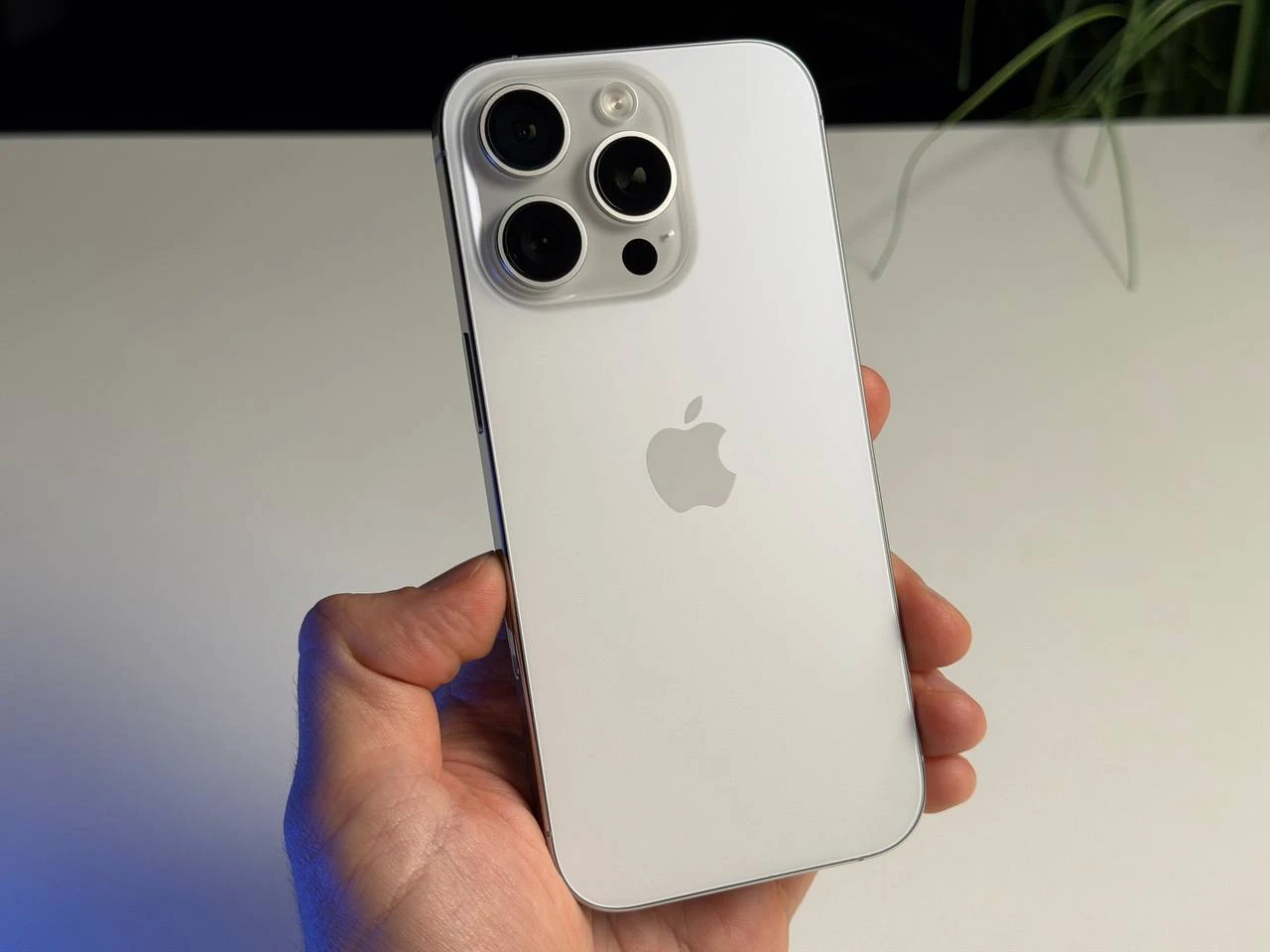 ВЖИВАНИЙ Б/У Apple iPhone 16 Pro 256GB White Titanium (MYNJ3) - Состояние: хороший | Аккумулятор: 90% | Комплектация: iPhone, кабель | Гарантия: 3 мес.