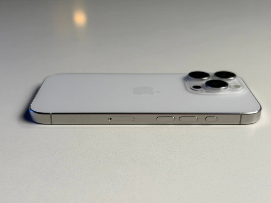 ВЖИВАНИЙ Б/У Apple iPhone 16 Pro 256GB White Titanium (MYNJ3) - Состояние: хороший | Аккумулятор: 90% | Комплектация: iPhone, кабель | Гарантия: 3 мес.