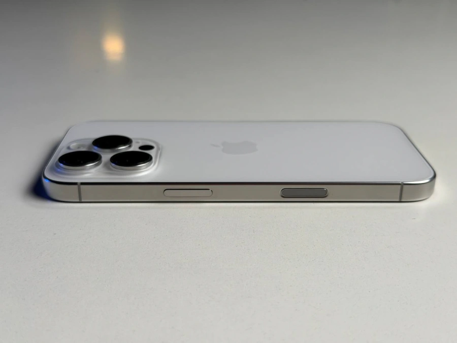 ВЖИВАНИЙ Б/У Apple iPhone 16 Pro 256GB White Titanium (MYNJ3) - Состояние: хороший | Аккумулятор: 90% | Комплектация: iPhone, кабель | Гарантия: 3 мес.