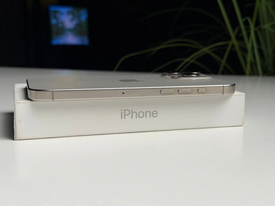 ВЖИВАНИЙ Б/У Apple iPhone 16 Pro Max 256GB Natural Titanium (MYWY3) - Состояние: хороший | Аккумулятор: 90% | Комплектация: полный | Гарантия: 3 мес.