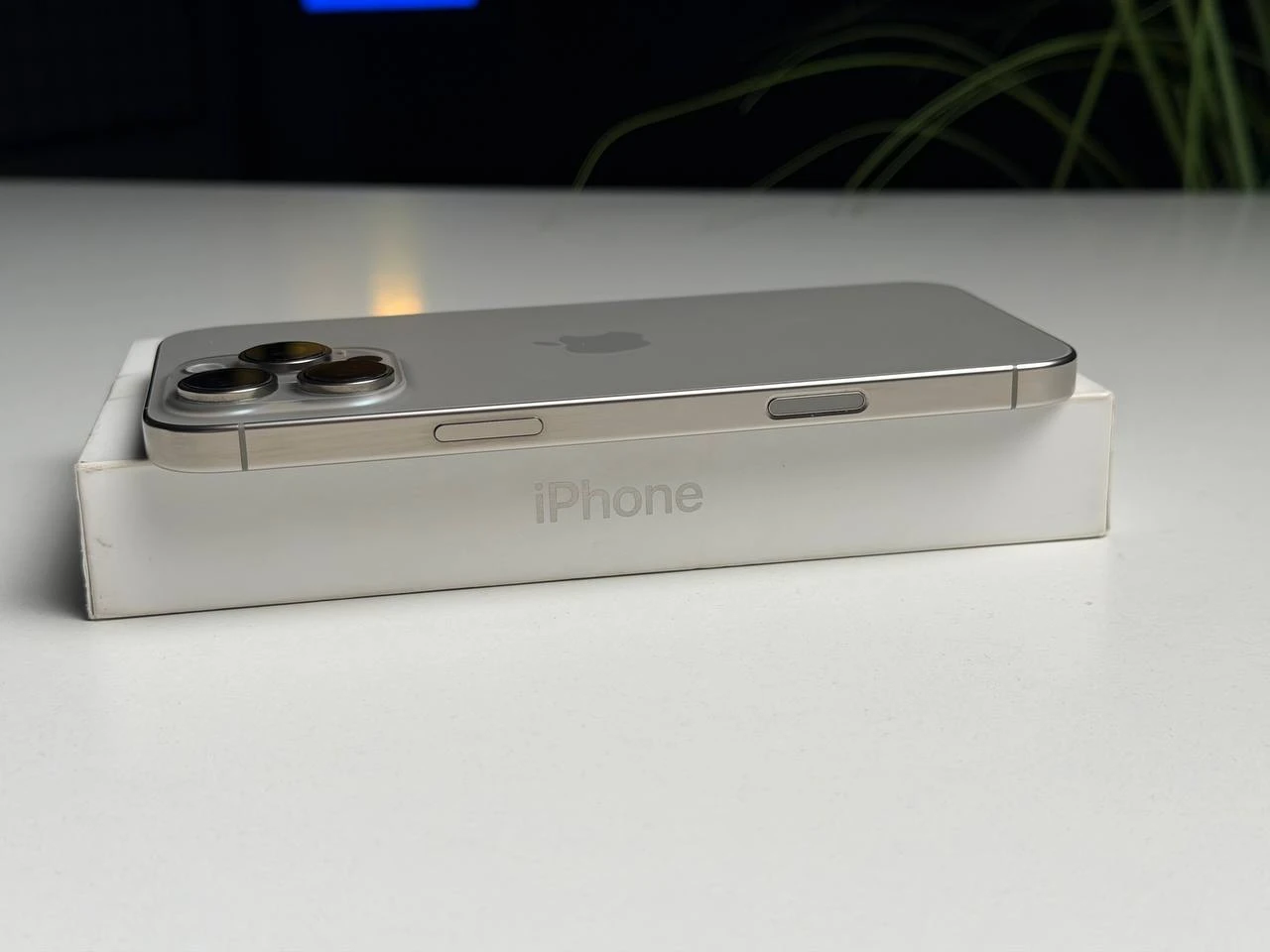 ВЖИВАНИЙ Б/У Apple iPhone 16 Pro Max 256GB Natural Titanium (MYWY3) - Состояние: хороший | Аккумулятор: 90% | Комплектация: полный | Гарантия: 3 мес.