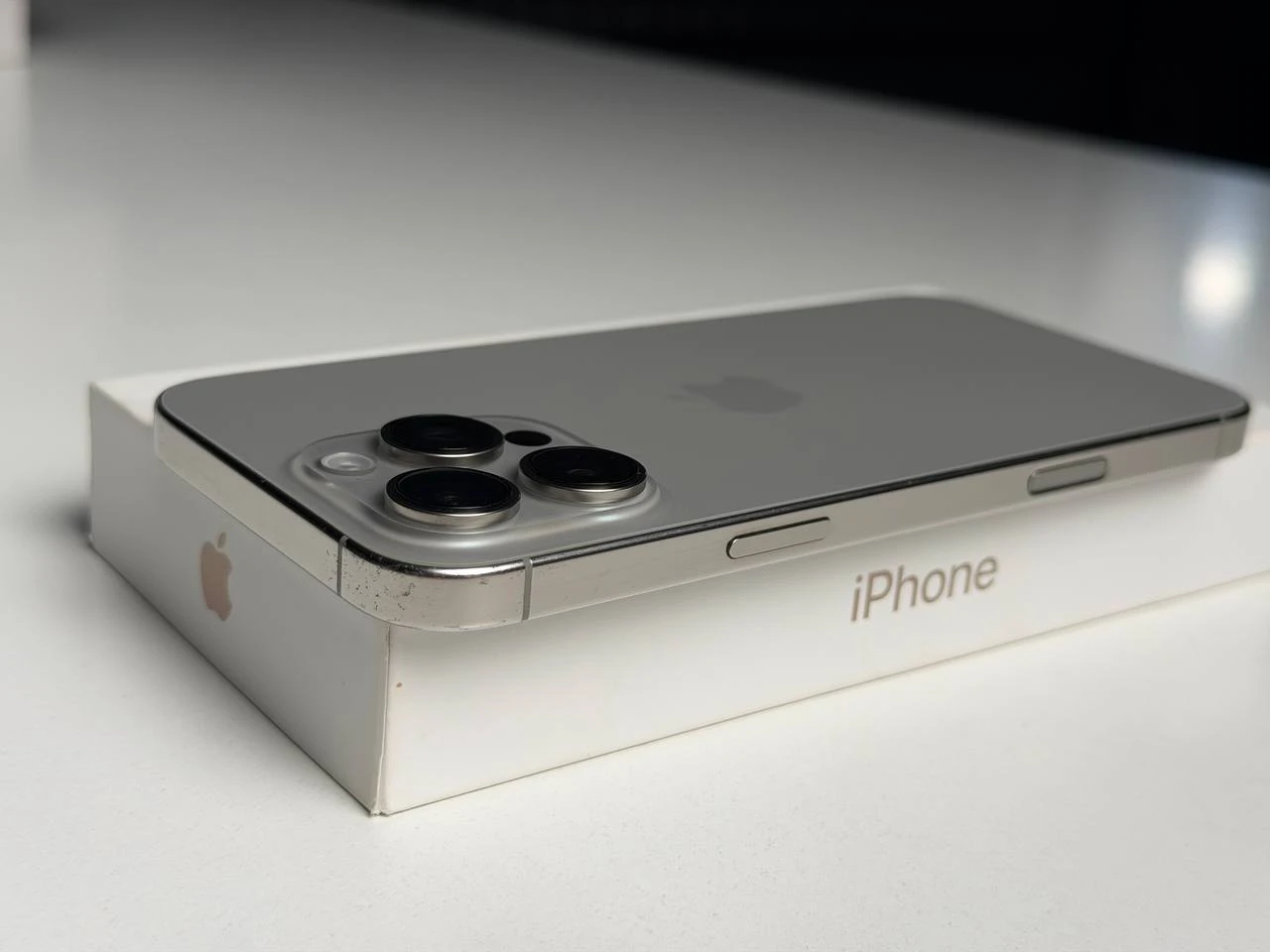 ВЖИВАНИЙ Б/У Apple iPhone 16 Pro Max 512GB Natural Titanium (MYX33) - Стан: задовільний | Акумулятор: 100% | Комплектація: повний | Гарантія: 3 міс.
