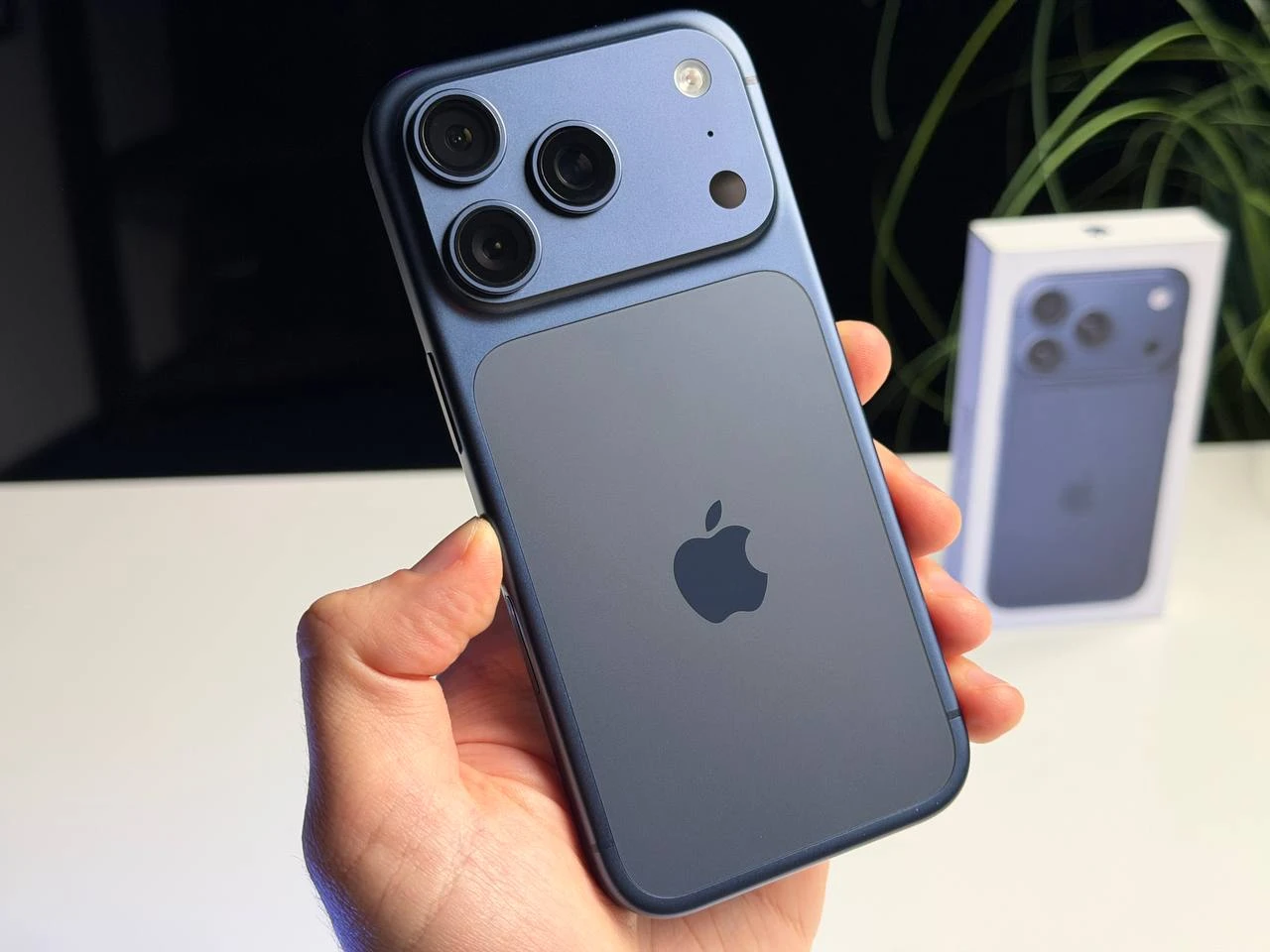 ВЖИВАНИЙ Б/У Apple iPhone 17 Pro 256GB Deep Blue (MG8J4) - Состояние: хороший | Аккумулятор: 100% | Комплектация: повний | Гарантия: 3 мес.