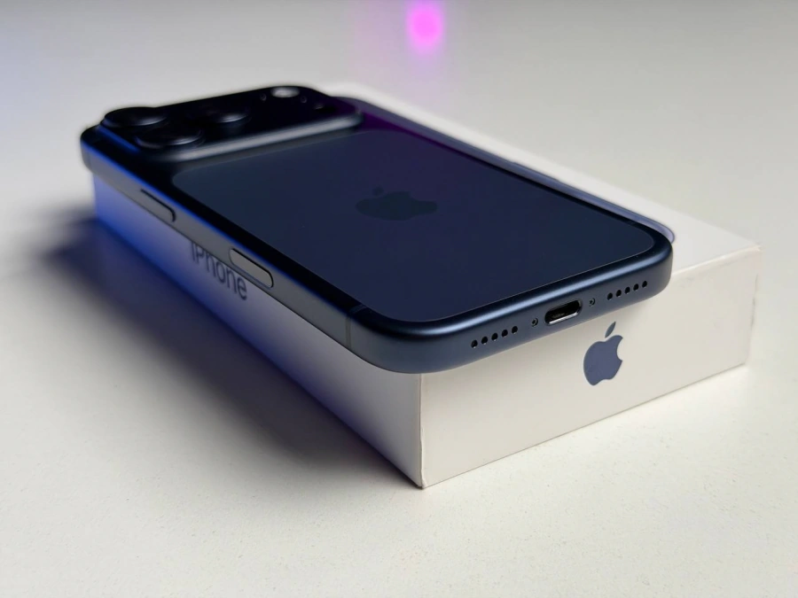 ВЖИВАНИЙ Б/У Apple iPhone 17 Pro 256GB Deep Blue (MG8J4) - Состояние: хороший | Аккумулятор: 100% | Комплектация: повний | Гарантия: 3 мес.