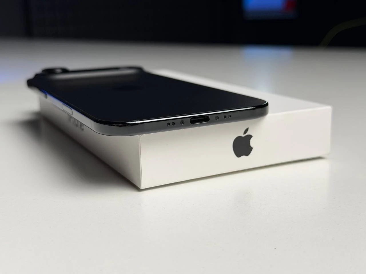 ВЖИВАНИЙ Б/У Apple iPhone Air 256GB Space Black (MG2L4, MG184, MG274) - Стан: гарний | Акумулятор: 100% | Комплектація: повний | Гарантія: 3 міс.