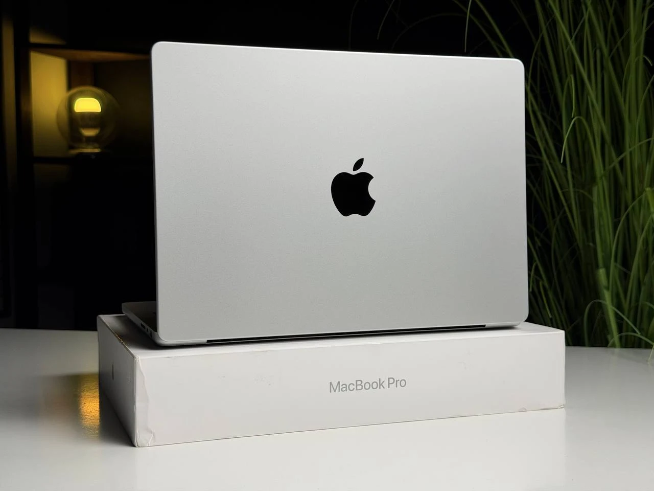 ВІТРИННИЙ Apple MacBook Pro 14" M4 Max/16CPU/40GPU/48GB/1TB Silver 2024 (Z1FB0032F, Z1FB000N5) - Стан: ідеальний | Акумулятор: 100% | Комплектація: повний | Гарантія: 3 міс.