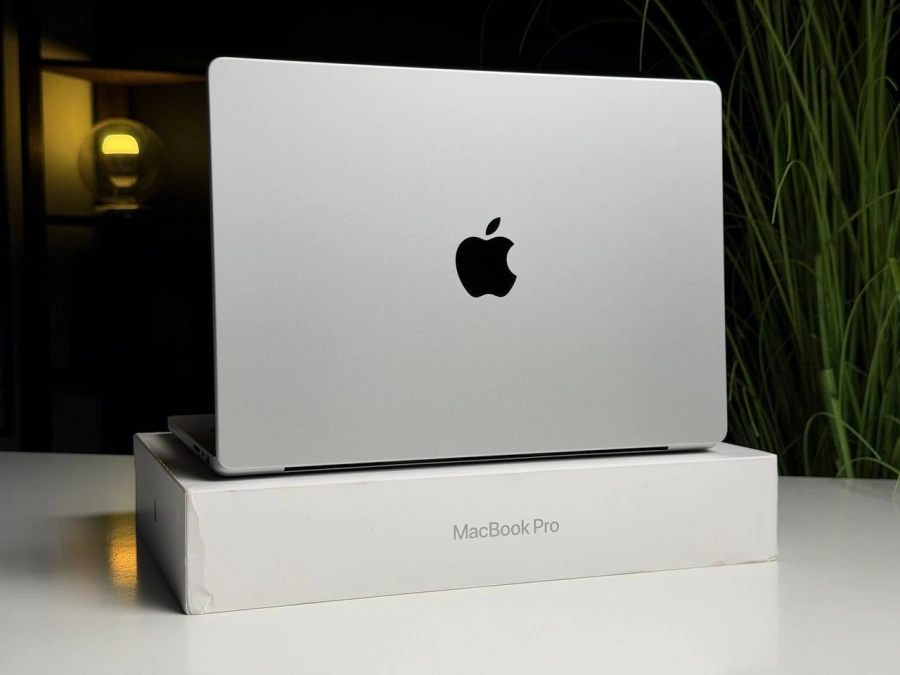 ВІТРИННИЙ Apple MacBook Pro 14" M4 Max/16CPU/40GPU/48GB/1TB Silver 2024 (Z1FB0032F, Z1FB000N5) - Стан: ідеальний | Акумулятор: 100% | Комплектація: повний | Гарантія: 3 міс.