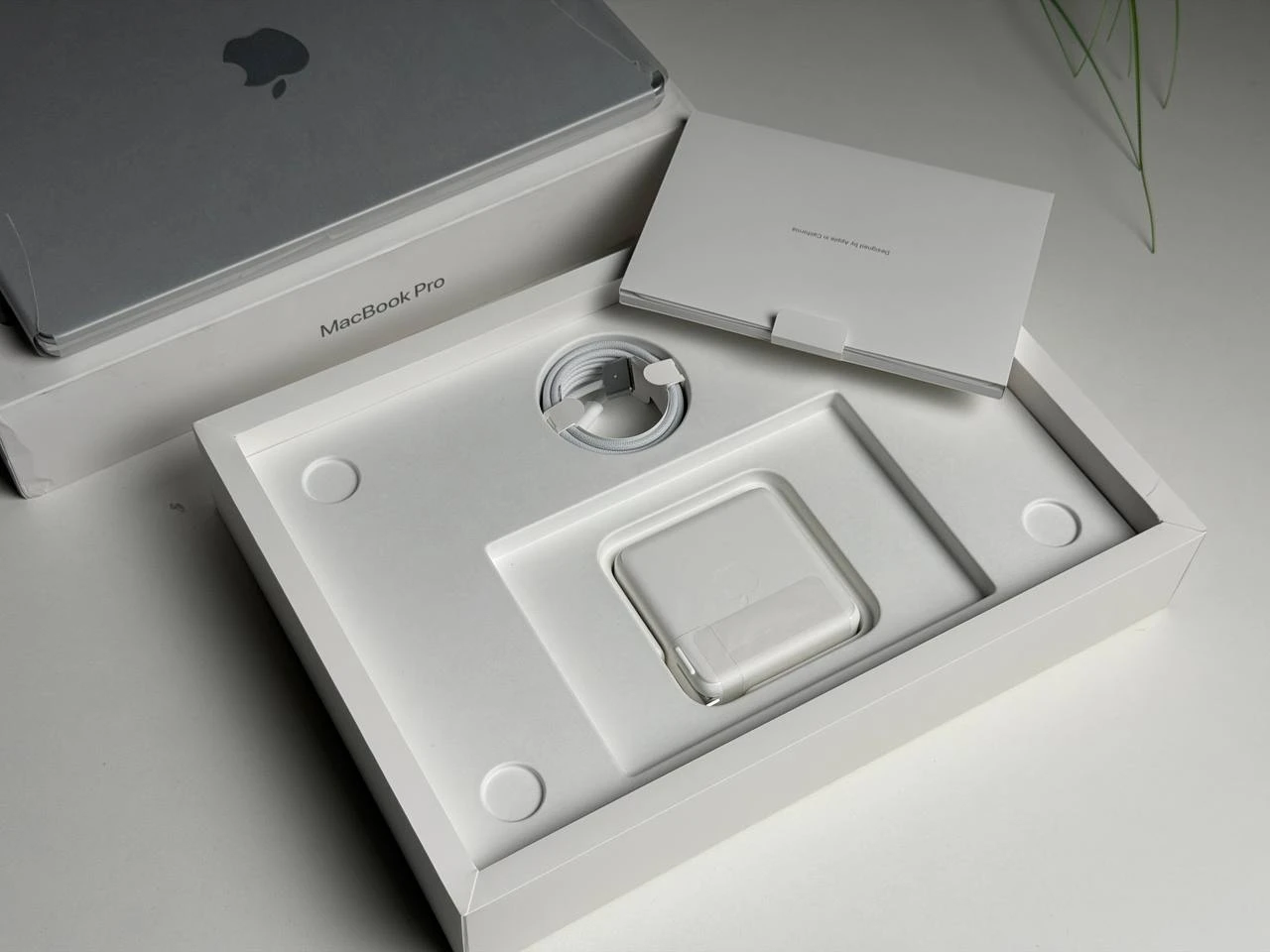 ВІТРИННИЙ Apple MacBook Pro 14" M4 Max/16CPU/40GPU/48GB/1TB Silver 2024 (Z1FB0032F, Z1FB000N5) - Стан: ідеальний | Акумулятор: 100% | Комплектація: повний | Гарантія: 3 міс.