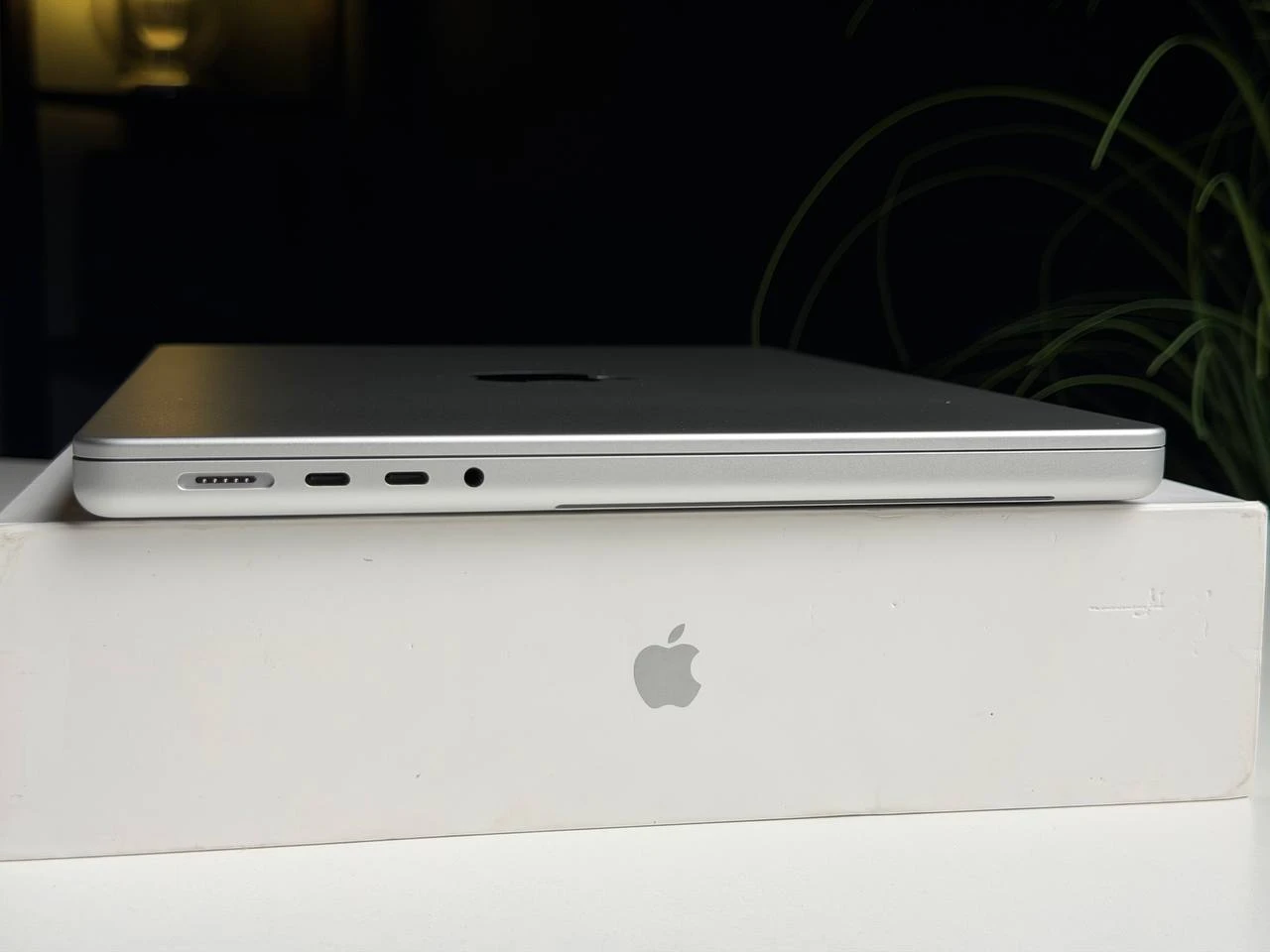 ВІТРИННИЙ Apple MacBook Pro 14" M4 Max/16CPU/40GPU/48GB/1TB Silver 2024 (Z1FB0032F, Z1FB000N5) - Стан: ідеальний | Акумулятор: 100% | Комплектація: повний | Гарантія: 3 міс.