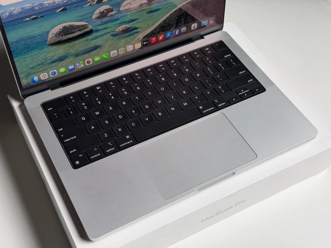 ВІТРИННИЙ Apple MacBook Pro 14" M4 Max/16CPU/40GPU/48GB/1TB Silver 2024 (Z1FB0032F, Z1FB000N5) - Стан: ідеальний | Акумулятор: 100% | Комплектація: повний | Гарантія: 3 міс.