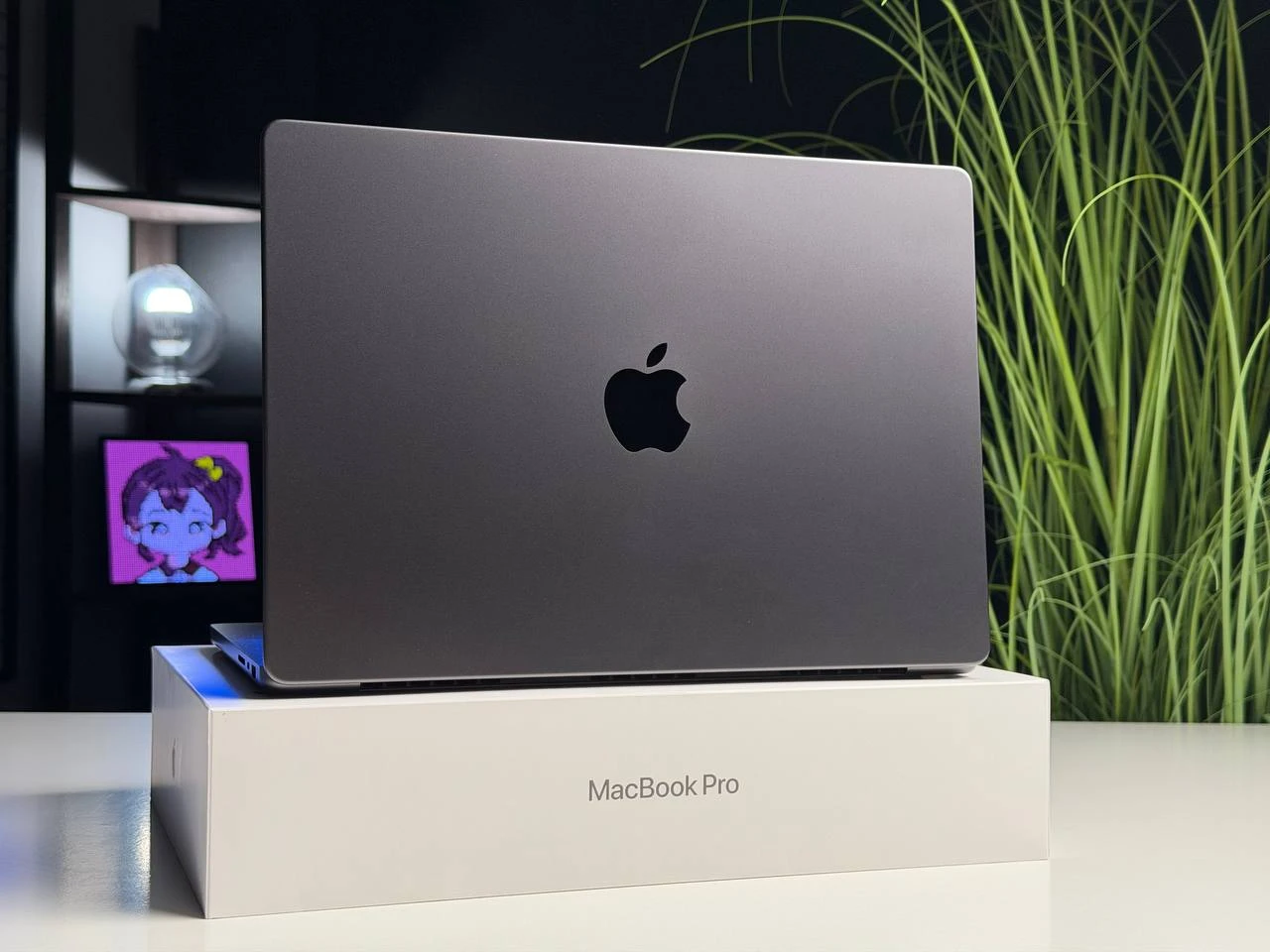ВИТРИННЫЙ Apple MacBook Pro 14" M5/10CPU/10GPU/16GB/512GB Space Black 2025 (MDE04) - Состояние: идеальный | Аккумулятор: 100% | Комплектация: полный | Гарантия: 3 мес.