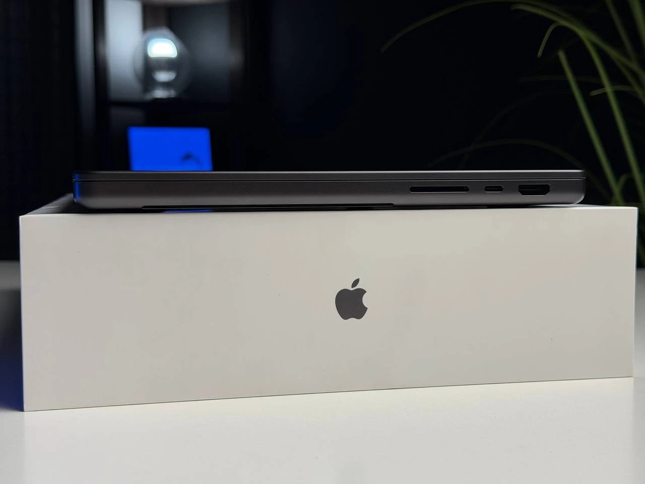 ВИТРИННЫЙ Apple MacBook Pro 14" M5/10CPU/10GPU/16GB/512GB Space Black 2025 (MDE04) - Состояние: идеальный | Аккумулятор: 100% | Комплектация: полный | Гарантия: 3 мес.
