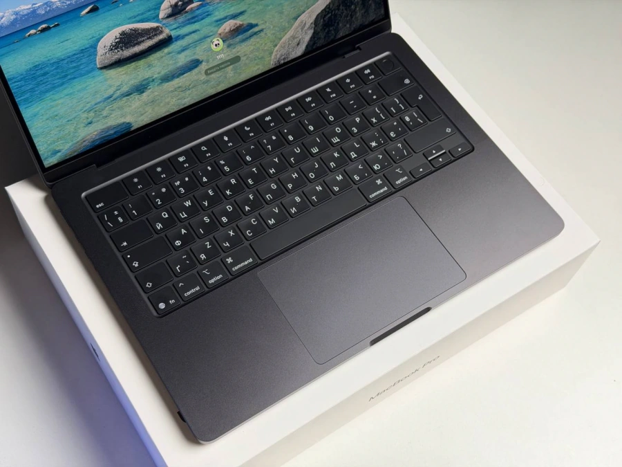 ВИТРИННЫЙ Apple MacBook Pro 14" M5/10CPU/10GPU/16GB/512GB Space Black 2025 (MDE04) - Состояние: идеальный | Аккумулятор: 100% | Комплектация: полный | Гарантия: 3 мес.