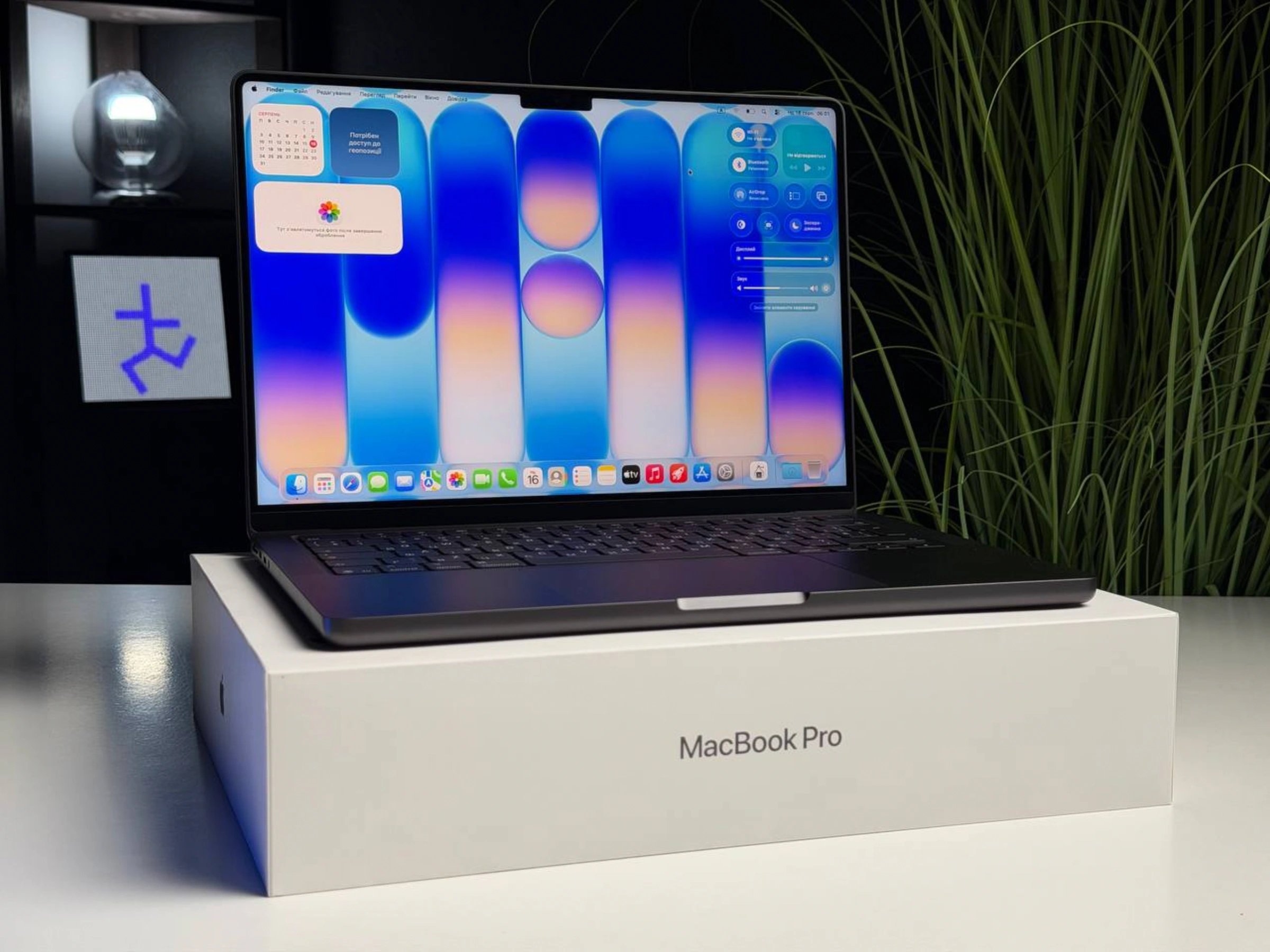 ВИТРИННЫЙ Apple MacBook Pro 14" M5/10CPU/10GPU/16GB/512GB Space Black 2025 (MDE04) - Состояние: идеальный | Аккумулятор: 100% | Комплектация: полный | Гарантия: 3 мес.