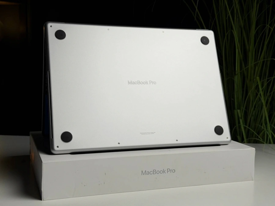 ВЖИВАНИЙ Б/У Apple MacBook Pro 16" M4 Max/16CPU/40GPU/48GB/2TB with Nano-texture display - Silver 2024 (Z1FP000J8) - Стан: ідеальний | Акумулятор: 97% | Комплектація: повний | Гарантія: 3 міс.