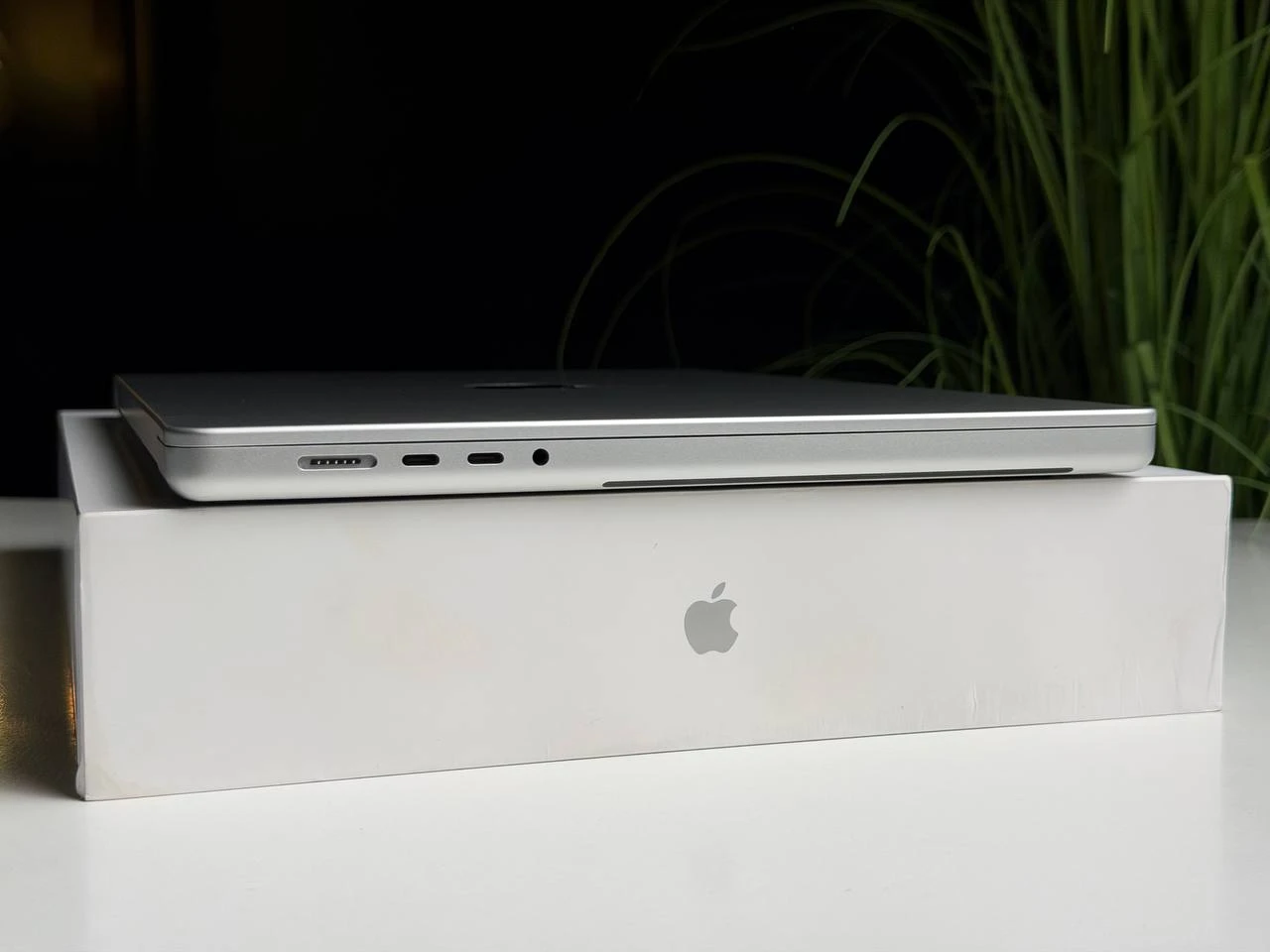 ВЖИВАНИЙ Б/У Apple MacBook Pro 16" M4 Pro/14CPU/20GPU/24GB/512GB Silver 2024 (MX2T3) - Состояние: идеальный | Аккумулятор: 98% | Комплектация: полный | Гарантия: 3 мес.
