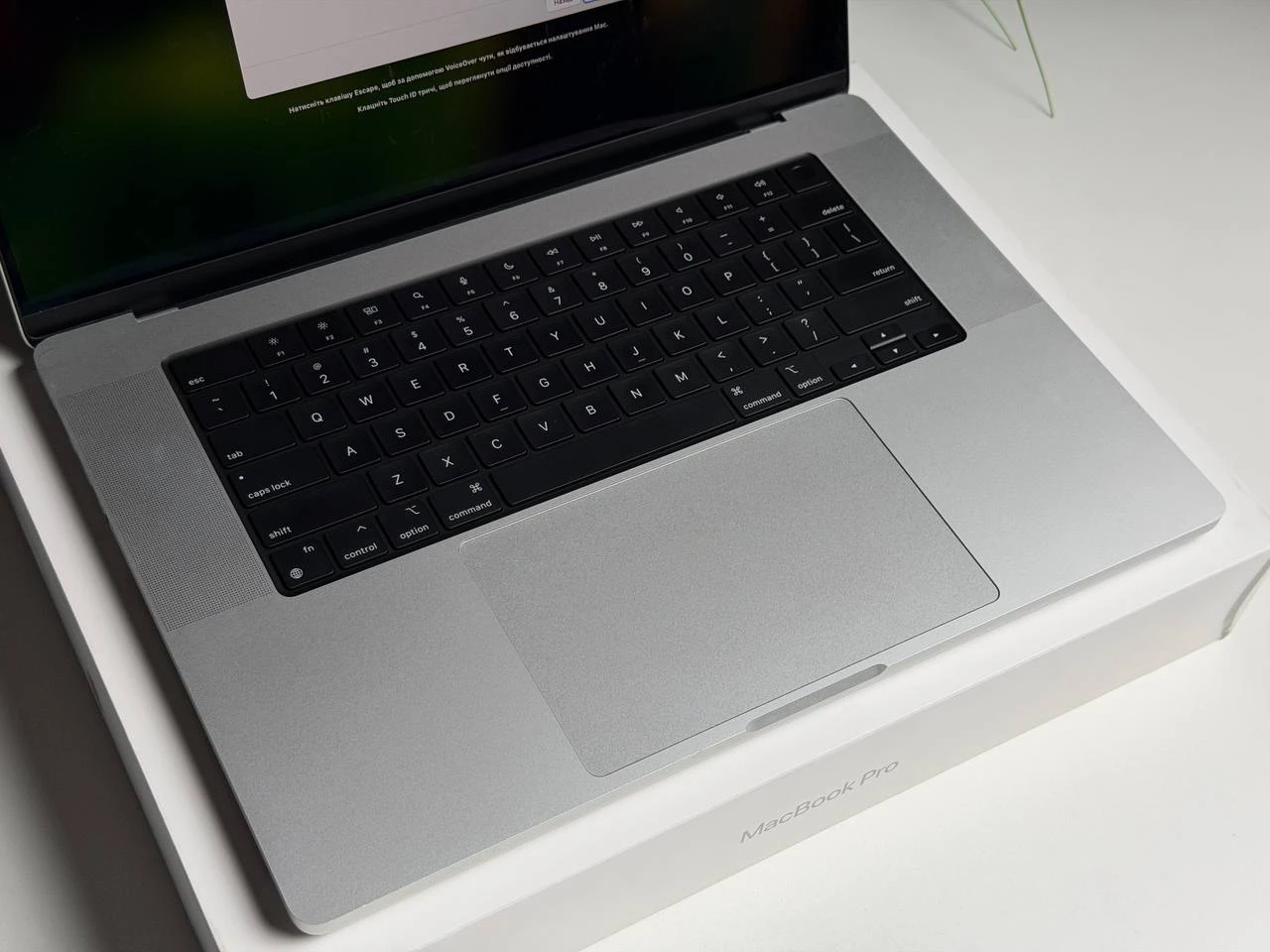 ВЖИВАНИЙ Б/У Apple MacBook Pro 16" M4 Pro/14CPU/20GPU/24GB/512GB Silver 2024 (MX2T3) - Состояние: идеальный | Аккумулятор: 98% | Комплектация: полный | Гарантия: 3 мес.
