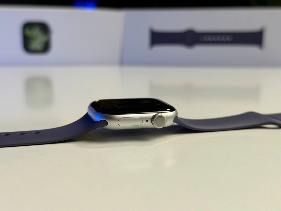 ВИТРИННЫЙ Apple Watch Series 11 GPS 42mm Silver Aluminum Case with Purple Fog Sport Band - S/M (MEU64) - Состояние: идеальный | Аккумулятор: 100% | Комплектация: полный | Гарантия: 3 мес.