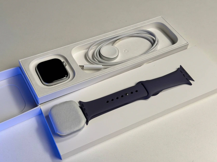 ВИТРИННЫЙ Apple Watch Series 11 GPS 42mm Silver Aluminum Case with Purple Fog Sport Band - S/M (MEU64) - Состояние: идеальный | Аккумулятор: 100% | Комплектация: полный | Гарантия: 3 мес.