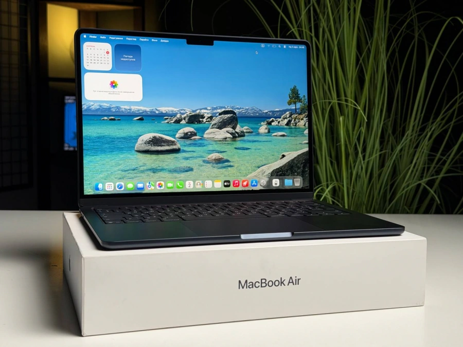 ВИТРИННЫЙ MacBook Air 13" 2025 M4/10CPU/8GPU/16GB/256GB Midnight (MW123) - Состояние: идеальный | Аккумулятор: 100% | Комплектация: полный | Гарантия: 3 мес.