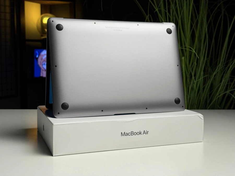 ВЖИВАНИЙ Б/У MacBook Air 13" M1/8CPU/7GPU/8GB/256GB Space Gray 2020 (MGN63) - US English - Состояние: хороший | Аккумулятор: 84% | Комплектация: полный | Гарантия: 3 мес.