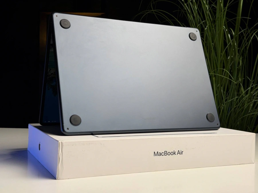 ВЖИВАНИЙ Б/У MacBook Air 15" 2025 M4/10CPU/10GPU/16GB/512GB Midnight (MW1M3) - Состояние: плохой | Аккумулятор: 97% | Комплектация: полный | Гарантия: 3 мес.