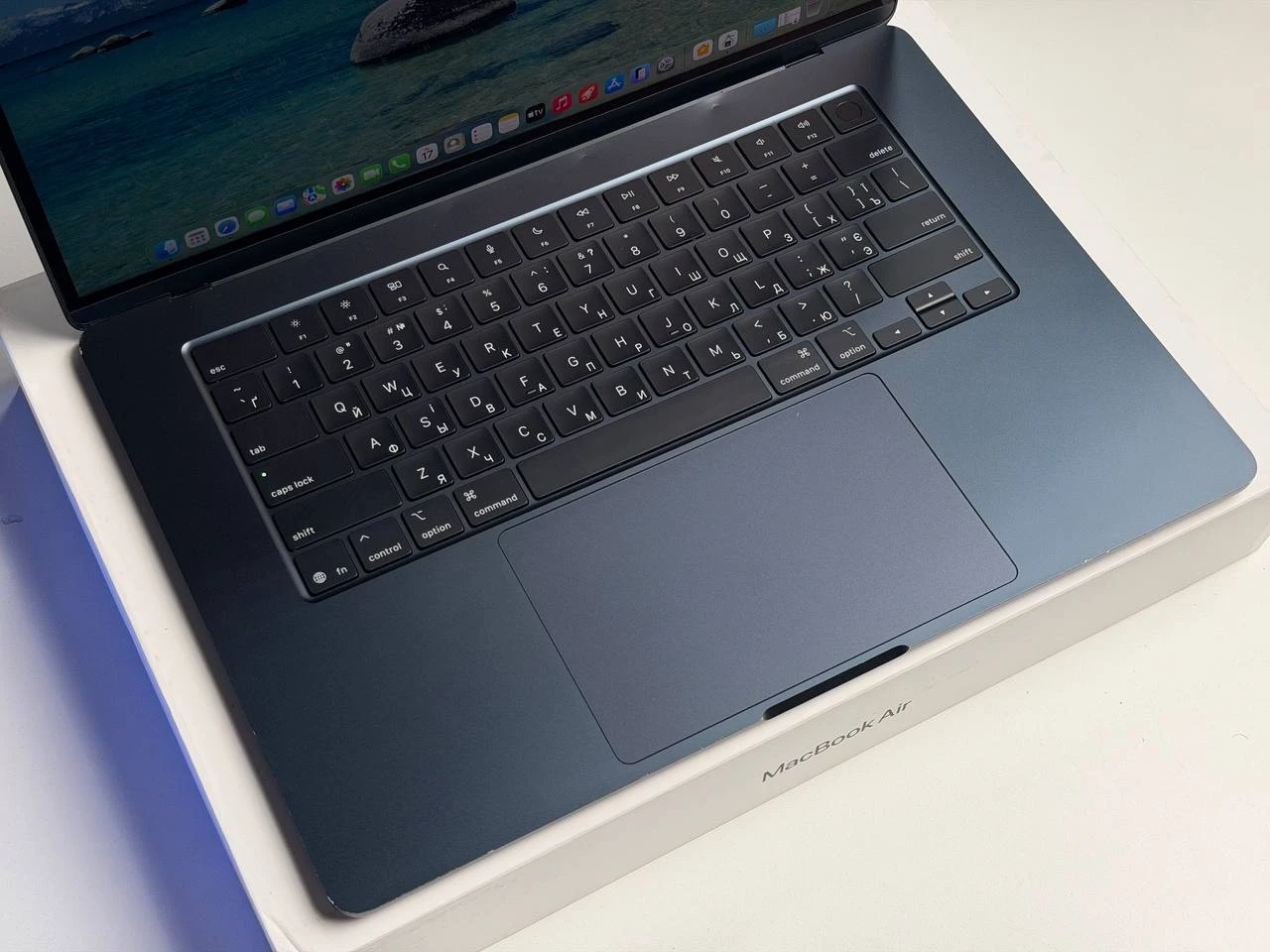 ВЖИВАНИЙ Б/У MacBook Air 15" 2025 M4/10CPU/10GPU/16GB/512GB Midnight (MW1M3) - Состояние: плохой | Аккумулятор: 97% | Комплектация: полный | Гарантия: 3 мес.