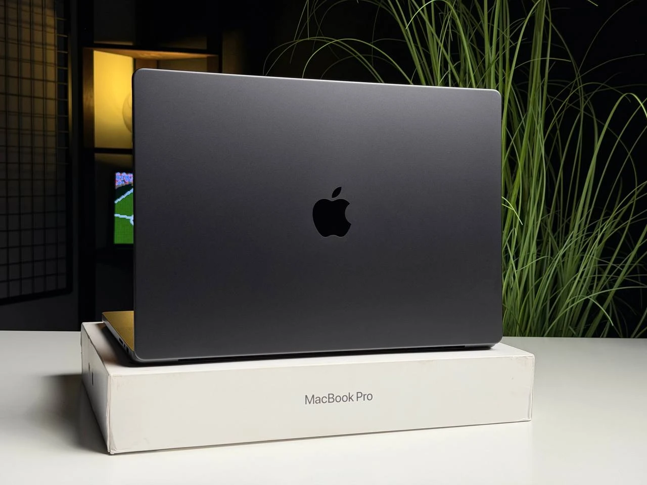 ВЖИВАНИЙ Б/У MacBook Pro 16" M3 Pro/12CPU/18GPU/18GB/512GB Space Black 2023 (MRW13) - US English - Стан: гарний | Акумулятор: 90% | Комплектація: повний | Гарантія: 3 міс.