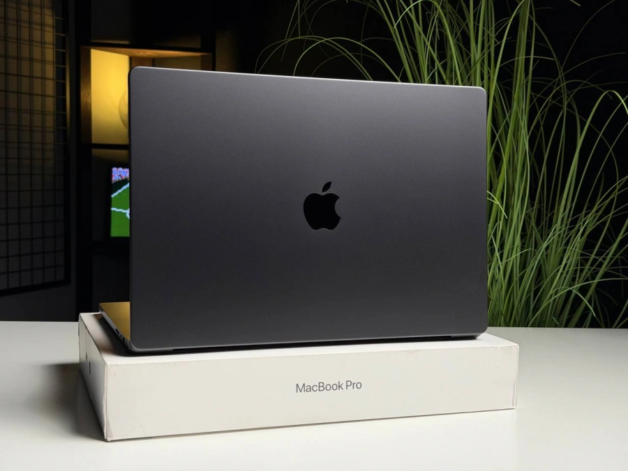 ВЖИВАНИЙ Б/У MacBook Pro 16" M3 Pro/12CPU/18GPU/18GB/512GB Space Black 2023 (MRW13) - US English - Стан: гарний | Акумулятор: 90% | Комплектація: повний | Гарантія: 3 міс.