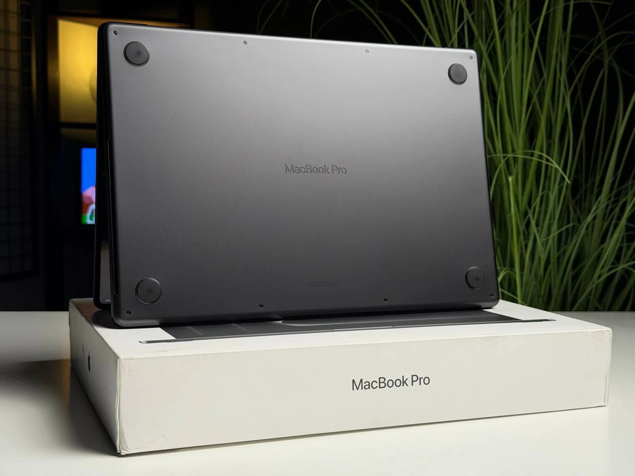ВЖИВАНИЙ Б/У MacBook Pro 16" M3 Pro/12CPU/18GPU/18GB/512GB Space Black 2023 (MRW13) - US English - Стан: гарний | Акумулятор: 90% | Комплектація: повний | Гарантія: 3 міс.
