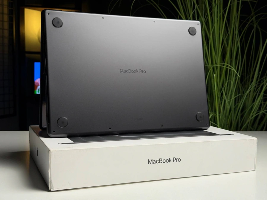 ВЖИВАНИЙ Б/У MacBook Pro 16" M3 Pro/12CPU/18GPU/18GB/512GB Space Black 2023 (MRW13) - US English - Стан: гарний | Акумулятор: 90% | Комплектація: повний | Гарантія: 3 міс.