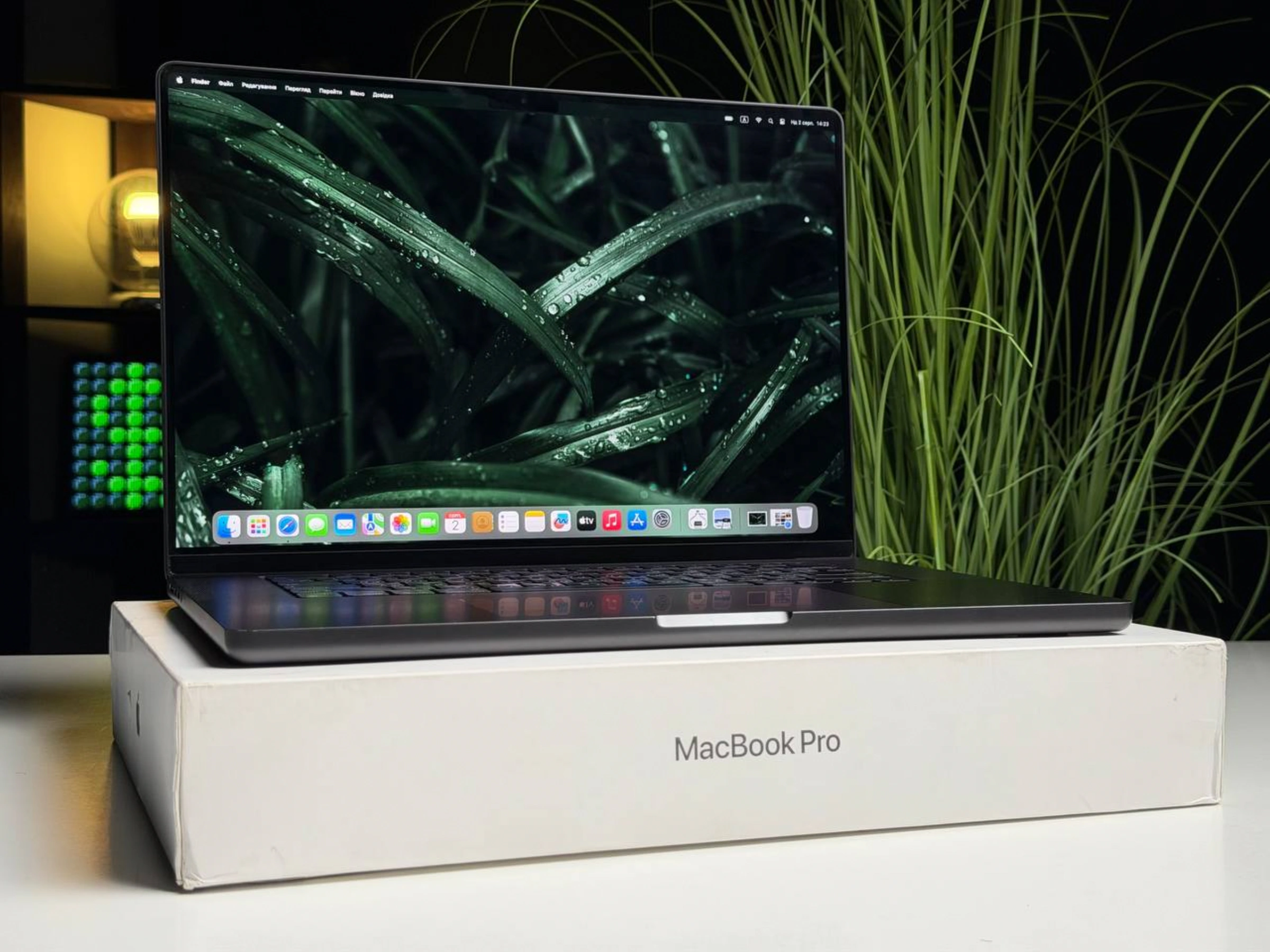 ВЖИВАНИЙ Б/У MacBook Pro 16" M3 Pro/12CPU/18GPU/18GB/512GB Space Black 2023 (MRW13) - US English - Стан: гарний | Акумулятор: 90% | Комплектація: повний | Гарантія: 3 міс. ВЖИВАНИЙ Б/У MacBook Pro 16" M3 Pro/12CPU/18GPU/18GB/512GB Space Black 2023 (MRW13) - US English - Стан: гарний | Акумулятор: 90% | Комплектація: повний | Гарантія: 3 міс.