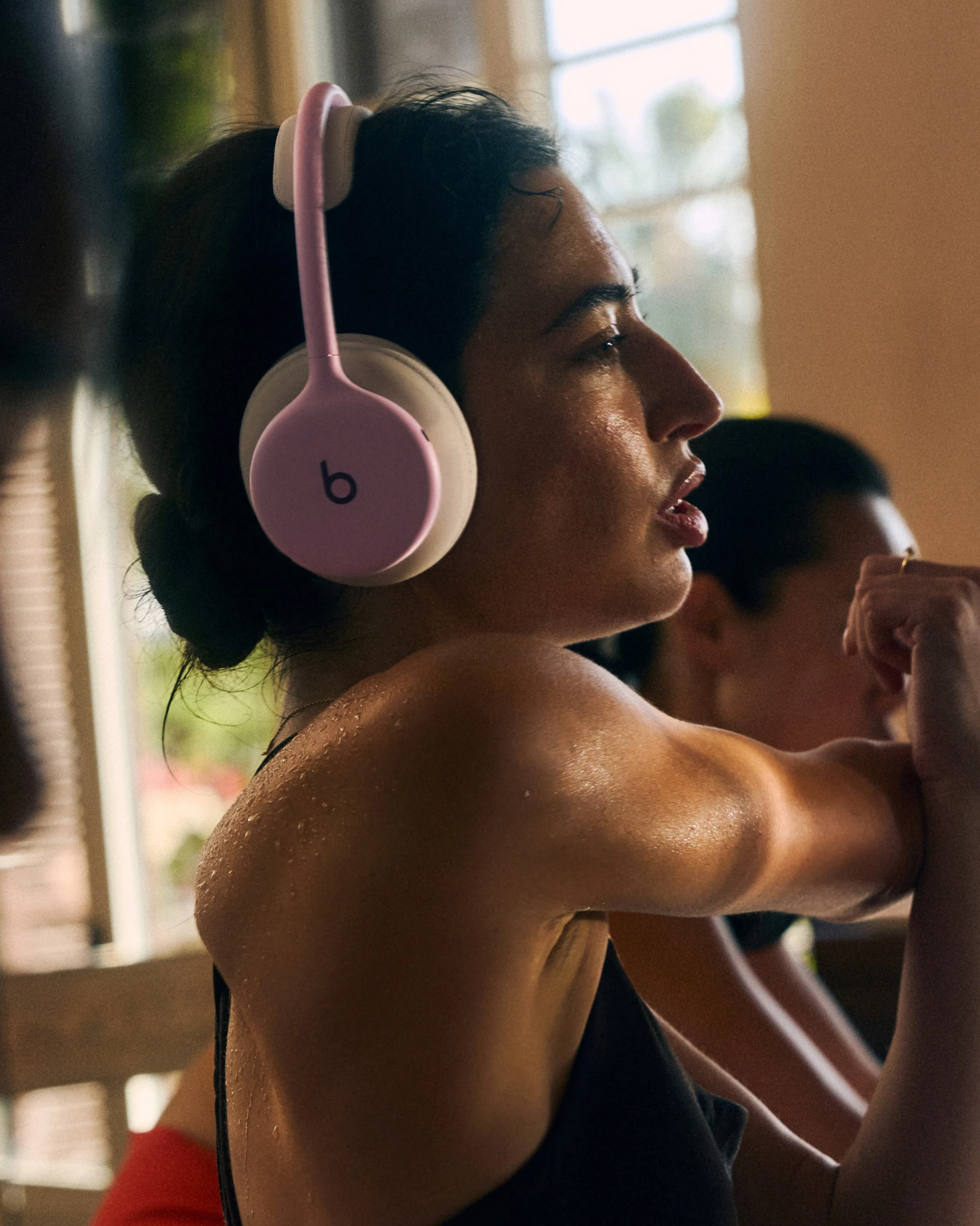 Наушники Beats 360 Over-Ear Headphones – Pink with Pink Performance Knit Cushions (MJE64)