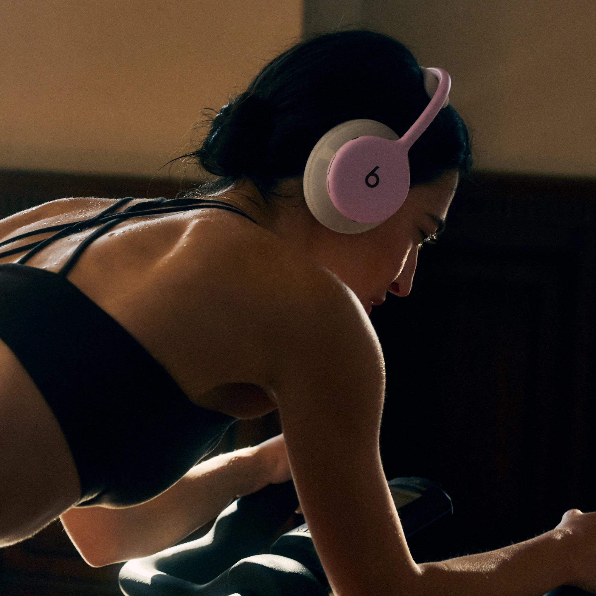 Наушники Beats 360 Over-Ear Headphones – Pink with Pink Performance Knit Cushions (MJE64)