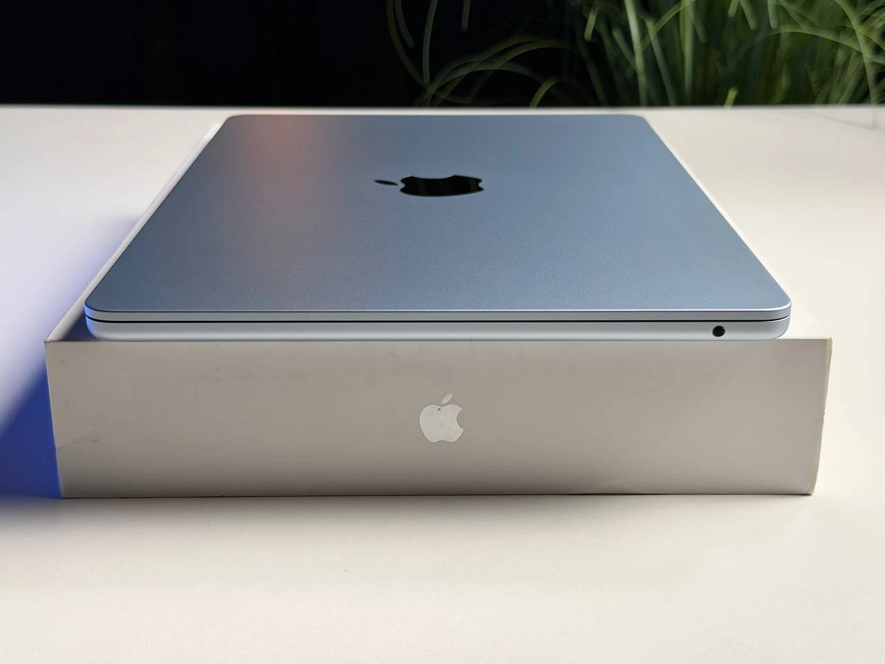 NEW NO BOX MacBook Air 13" M5/10CPU/8GPU/16GB/512GB Sky Blue 2026 (MDHH4) - Состояние: идеальное | Аккумулятор: 100% | Комплектация: полный | Гарантия: 3 мес.
