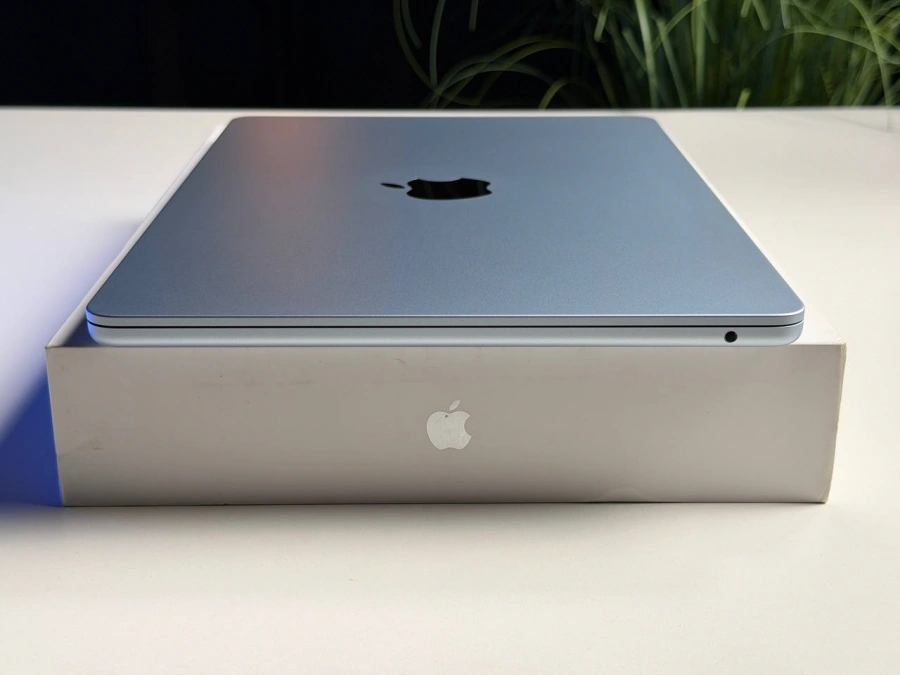 NEW NO BOX MacBook Air 13" M5/10CPU/8GPU/16GB/512GB Sky Blue 2026 (MDHH4) - Состояние: идеальное | Аккумулятор: 100% | Комплектация: полный | Гарантия: 3 мес.