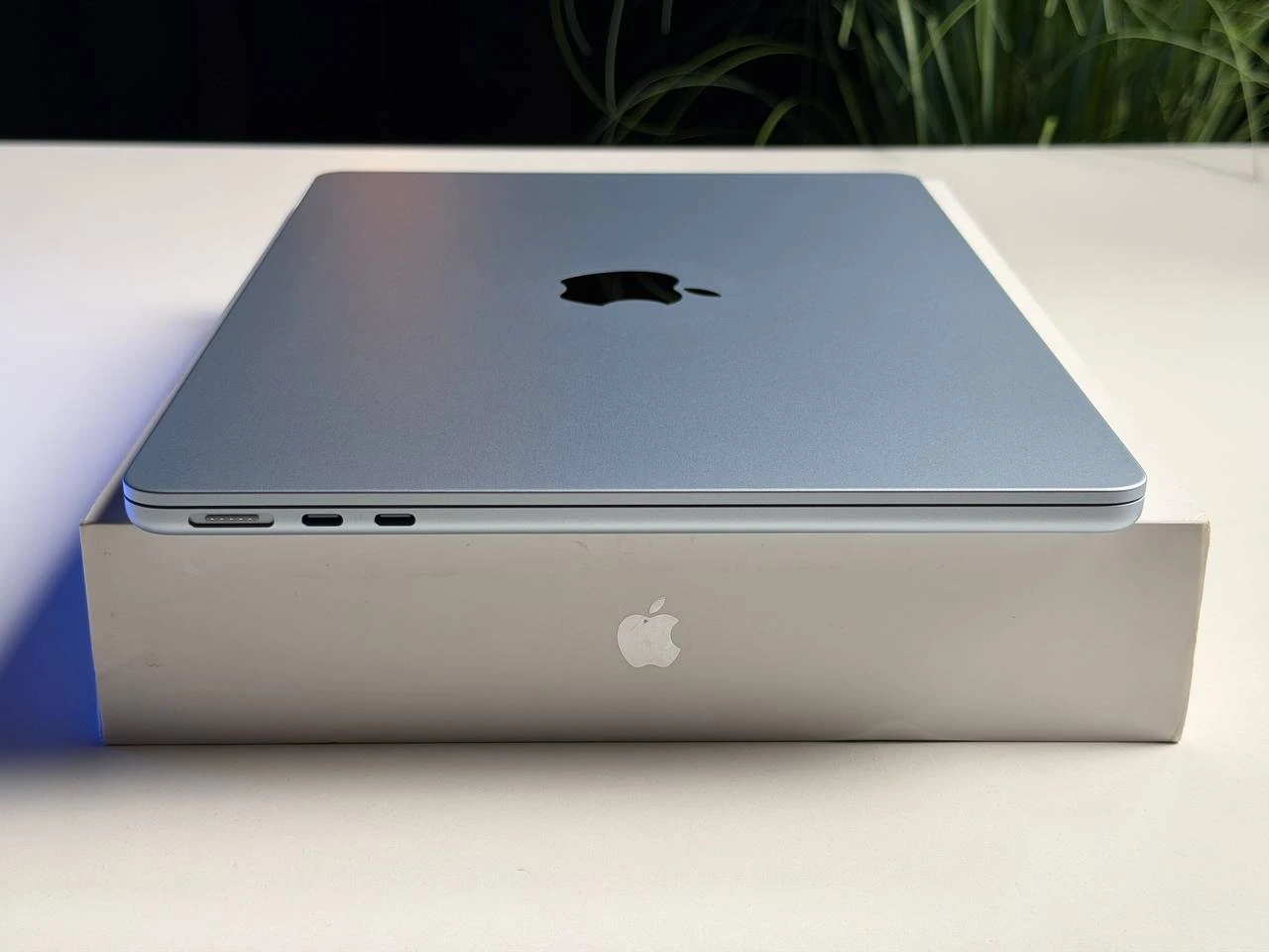 NEW NO BOX MacBook Air 13" M5/10CPU/8GPU/16GB/512GB Sky Blue 2026 (MDHH4) - Состояние: идеальное | Аккумулятор: 100% | Комплектация: полный | Гарантия: 3 мес.
