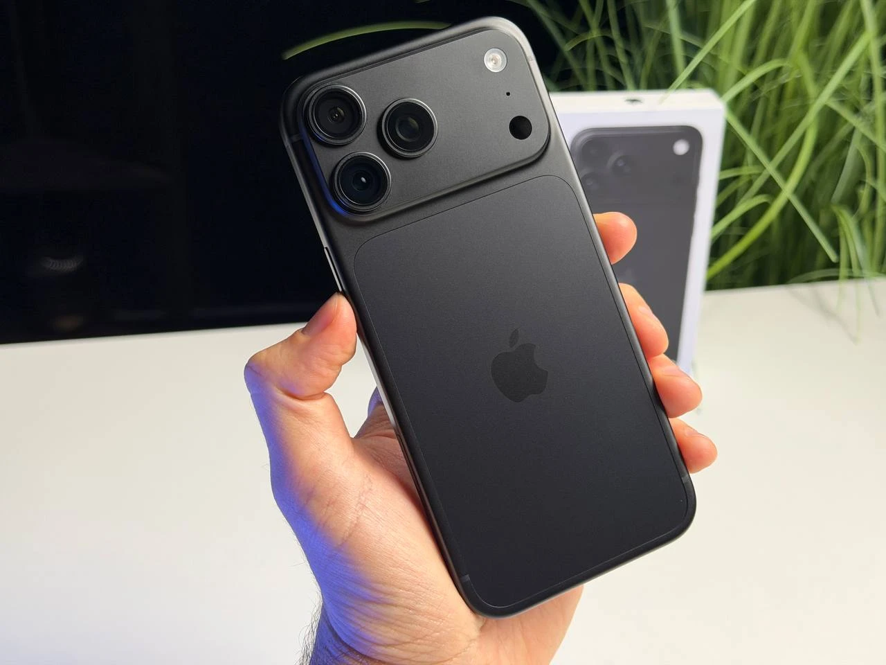 OPEN BOX Apple iPhone 18 Pro Max 256GB Black (MJXN4) - Стан: ідеальний | Акумулятор: 100% | Комплектація: повний | Гарантія: 12 міс.