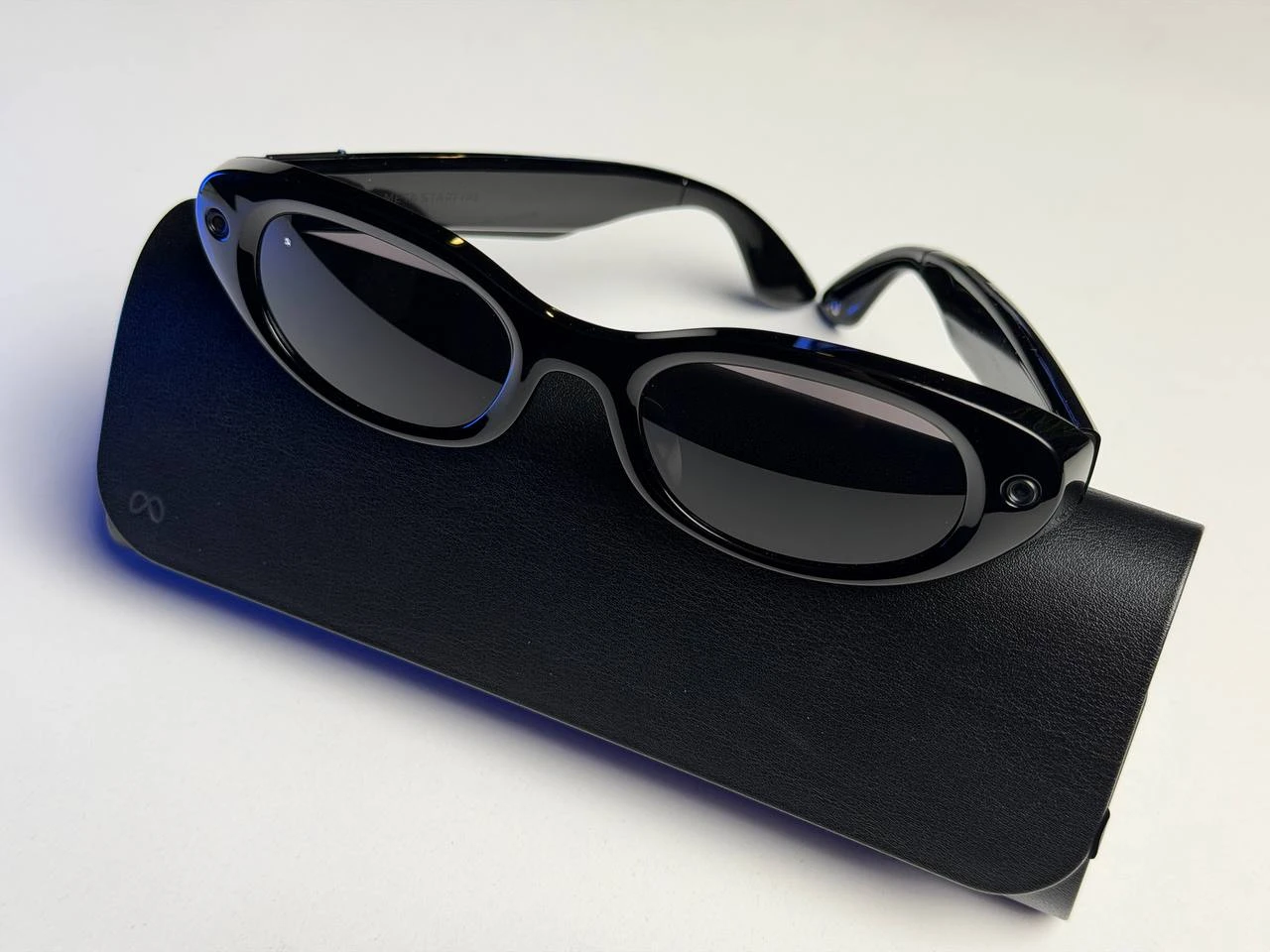 OPEN BOX Смарт-окуляри Meta Starfire Kylie Edition Standard Classic Black Frame / Black Lenses (SK-1001901-01) - Стан: гарний | Акумулятор: 100% | Комплектація: повний | Гарантія: 3 міс.