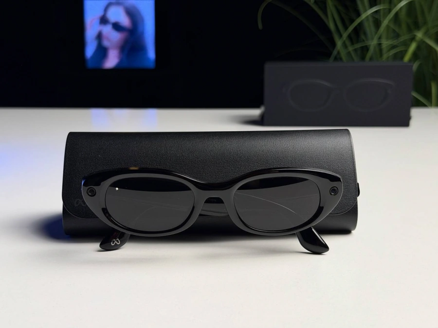 OPEN BOX Смарт-окуляри Meta Starfire Kylie Edition Standard Classic Black Frame / Black Lenses (SK-1001901-01) - Стан: гарний | Акумулятор: 100% | Комплектація: повний | Гарантія: 3 міс.