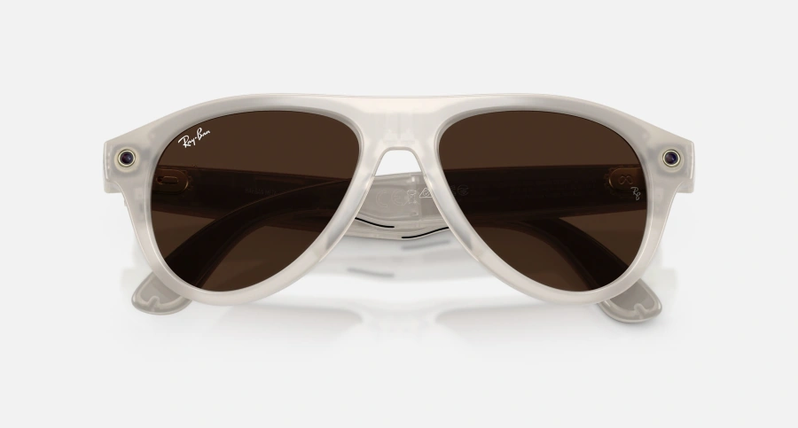Смарт-окуляри Ray-Ban | Meta Aviator LIMITED EDITION [Gen 3] Standard Polished Milky Warm Beige Frame / Clear to Brown Transitions Lenses (RW4016 6907M4 54-18)