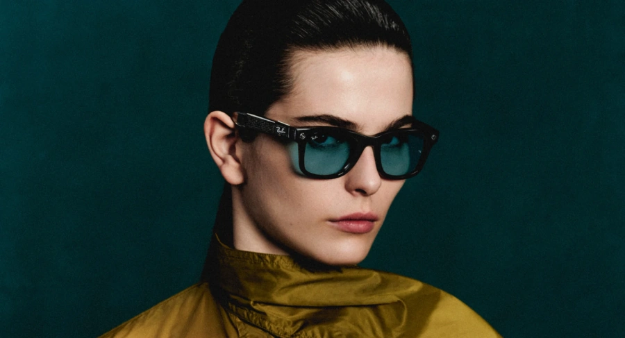 Смарт-окуляри Ray-Ban | Meta Wayfarer [Gen 3] Large Polished Transparent Black Frame / Clear to Aquamarine Transitions Lenses (RW4011 690680 53-22)