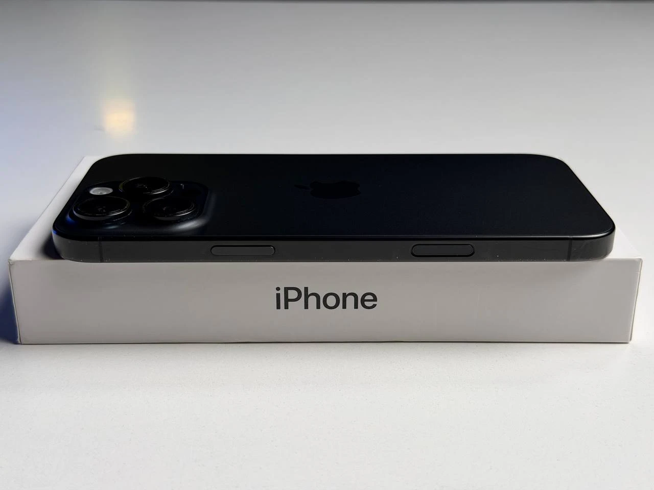 ВЖИВАНИЙ Б/У Apple iPhone 16 Pro Max 256GB Black Titanium (MYWV3) - Состояние: хорошее | Аккумулятор: 89% | Комплектация: полный | Гарантия: 3 мес.