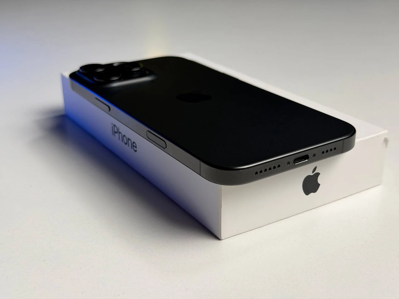 ВЖИВАНИЙ Б/У Apple iPhone 16 Pro Max 256GB Black Titanium (MYWV3) - Состояние: хорошее | Аккумулятор: 89% | Комплектация: полный | Гарантия: 3 мес.