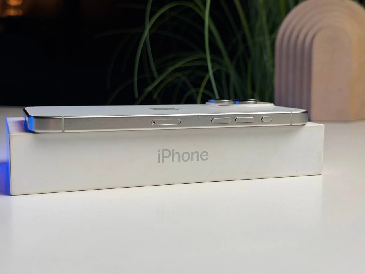 ВЖИВАНИЙ Б/У Apple iPhone 15 Pro Max 256GB White Titanium (MU783) - Состояние: хороший | Аккумулятор: 100% | Комплектация: полный | Гарантия: 3 мес.