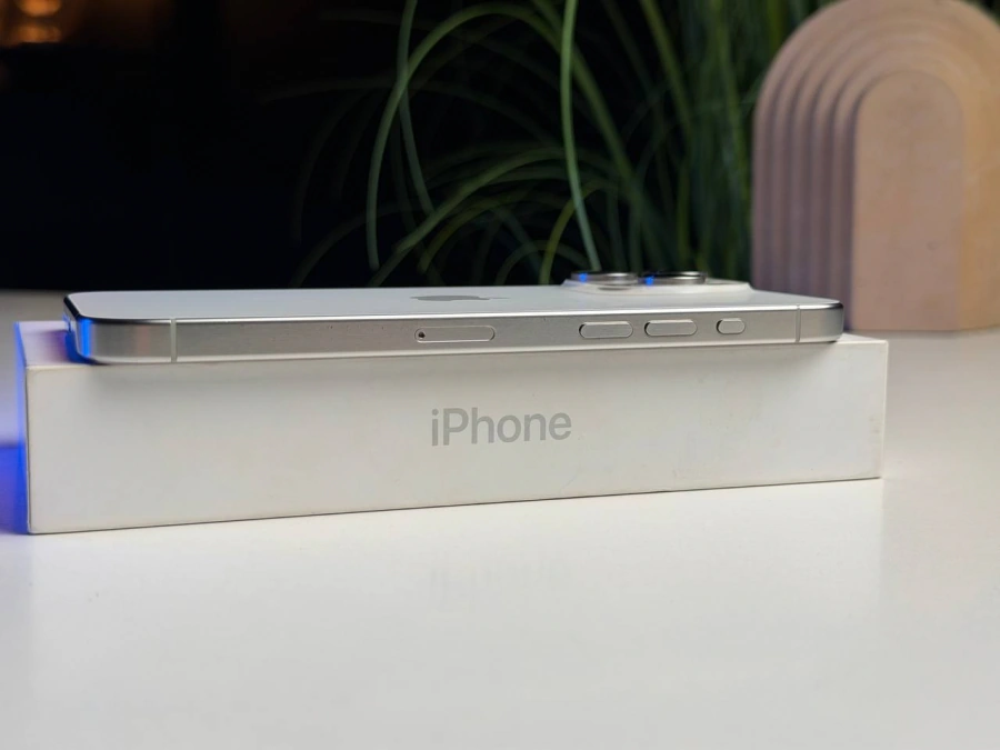 ВЖИВАНИЙ Б/У Apple iPhone 15 Pro Max 256GB White Titanium (MU783) - Состояние: хороший | Аккумулятор: 100% | Комплектация: полный | Гарантия: 3 мес.